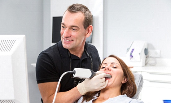 patient undergoing itero scanner treatment